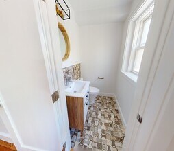 15 Colbourne Cres, Unit 3 in Brookline, MA - Foto de edificio - Building Photo