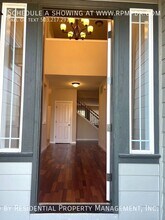 15355 SW Greenfield Dr in Tigard, OR - Building Photo - Building Photo