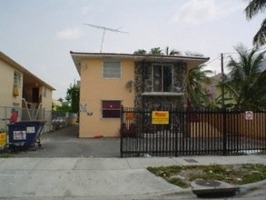 835 SW 3rd St in Miami, FL - Building Photo - Building Photo