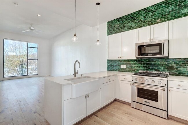 2525 S Lamar Blvd in Austin, TX - Building Photo - Building Photo