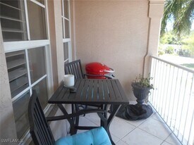 2080 W First St in Ft. Myers, FL - Building Photo