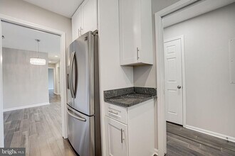 2815 Lee Oaks Ct-Unit -302 in Falls Church, VA - Building Photo - Building Photo