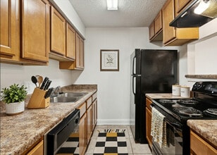 San Miguel in Slidell, LA - Foto de edificio - Building Photo