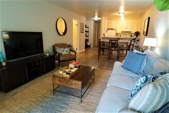 288 Whitmore St, Unit 127 in Oakland, CA - Building Photo - Building Photo