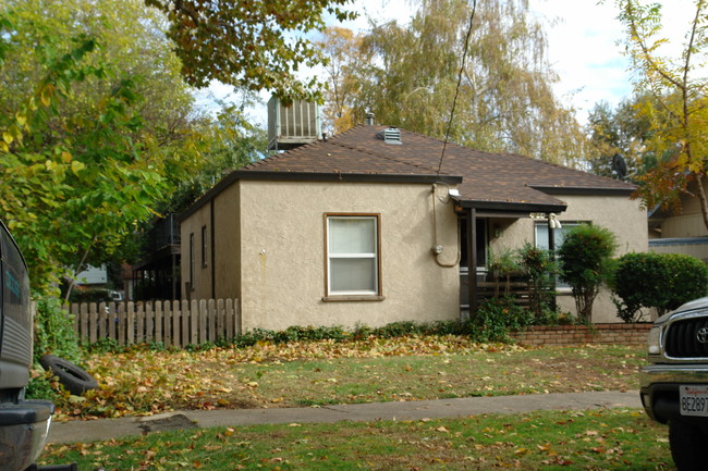 1144 Hobart St in Chico, CA - Building Photo - Building Photo