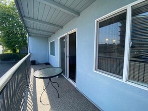 12 Rosehill St in Nanaimo, BC - Building Photo - Building Photo