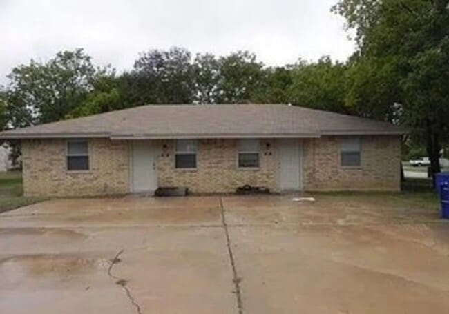 property at 605 Hackberry St