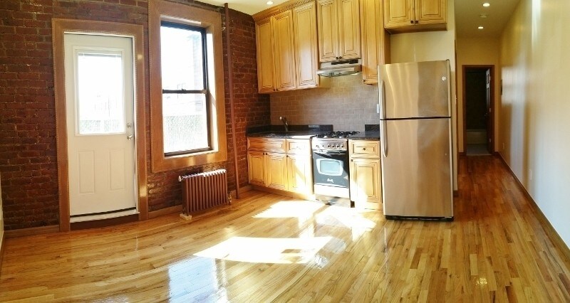 32-68 41st St in Queens, NY - Building Photo