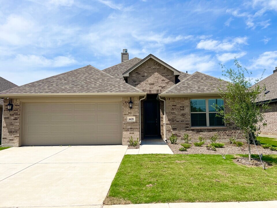 4428 Mill Falls Dr in Crowley, TX - Building Photo