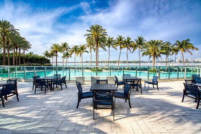 1500 Bay Rd, Unit 714 in Miami Beach, FL - Building Photo - Building Photo