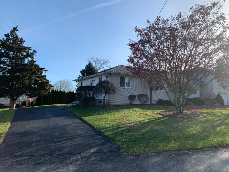 14 Ferncrest Dr in Johnston, RI - Foto de edificio