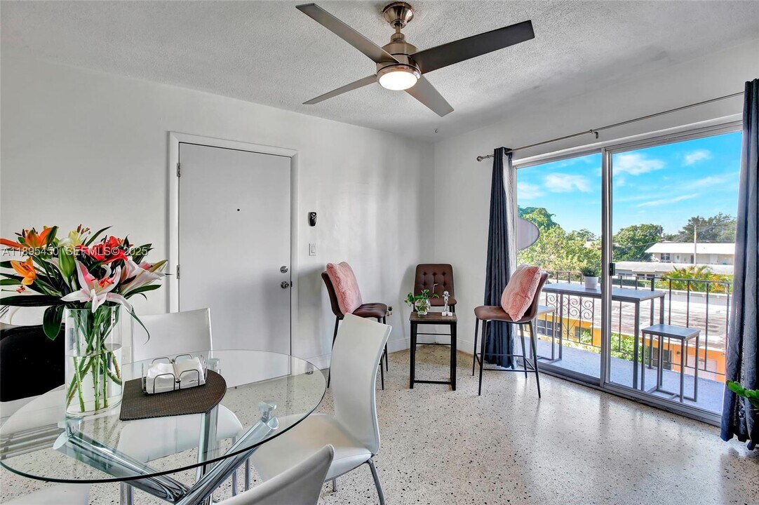 458 SW 9th St in Miami, FL - Foto de edificio