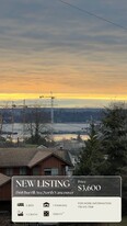 444 6th St W in North Vancouver, BC - Building Photo