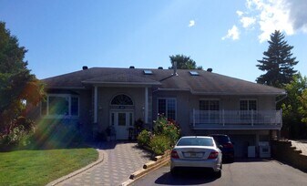 45 Assiniboine Dr in Ottawa, ON - Building Photo