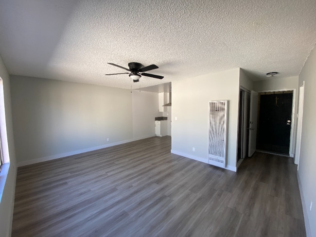 1209 W 39th Pl in Los Angeles, CA - Building Photo - Building Photo