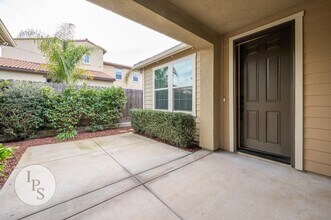 272 Crescent Ln in Madera, CA - Building Photo - Building Photo