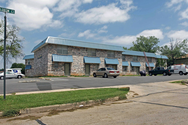 Plaza West Townhomes in Norman, OK - Building Photo - Building Photo