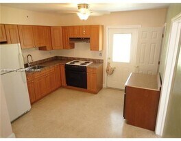 1727 McKinley St in Hollywood, FL - Building Photo