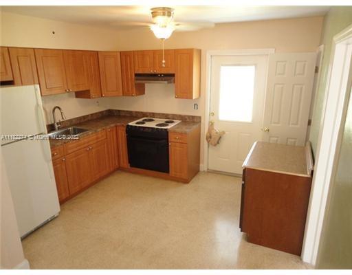 1727 McKinley St in Hollywood, FL - Building Photo