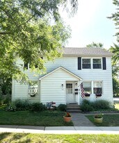 539 S 2nd St in West Dundee, IL - Building Photo