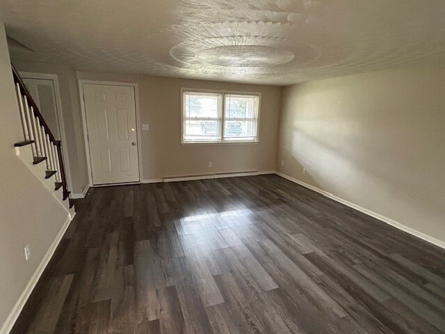 879 Camelia St NW in Hartville, OH - Foto de edificio - Building Photo