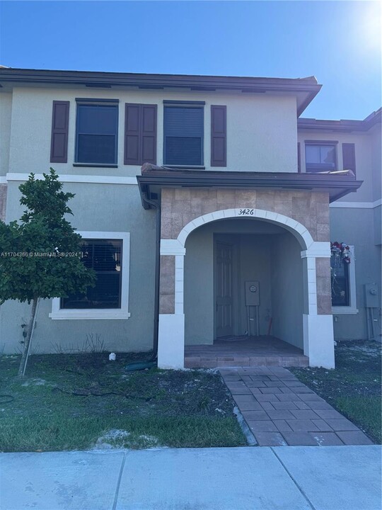 3426 W 111th Pl in Hialeah, FL - Building Photo