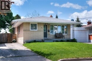 61 Bosworth Crescent in Kitchener, ON - Building Photo