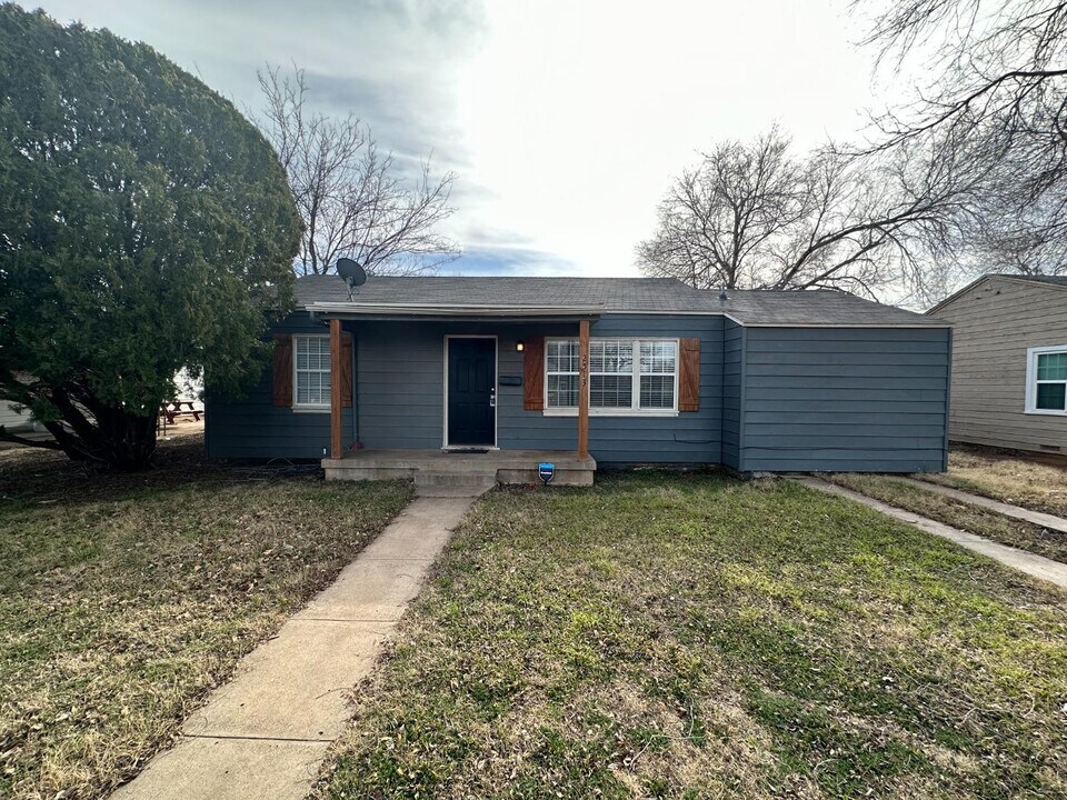 2513 29th St in Lubbock, TX - Foto de edificio