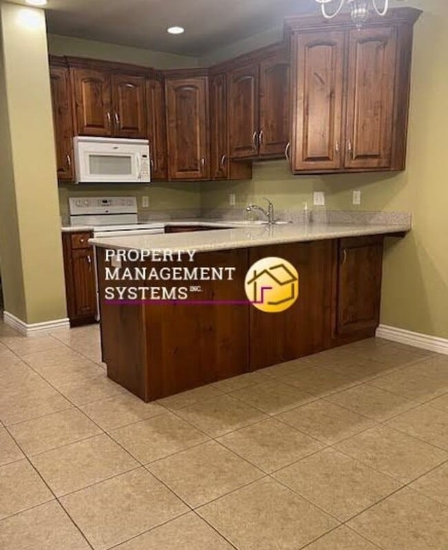 720 S Clearwater Falls Dr in Layton, UT - Building Photo - Building Photo