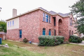 2360 Merlin Dr in Grand Prairie, TX - Foto de edificio - Building Photo