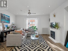 2243 Dundas St W in Toronto, ON - Building Photo - Building Photo