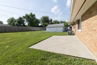 7129 Cronk Dr in Huber Heights, OH - Building Photo - Building Photo
