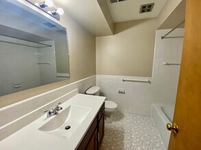 1970 Burton St SE in Grand Rapids, MI - Building Photo - Building Photo