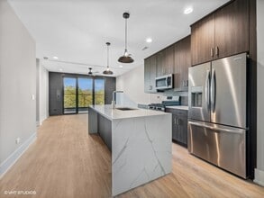 Clark Apartments in Chicago, IL - Building Photo - Building Photo