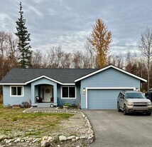 1500 E Hidden Ranch Loop in Palmer, AK - Building Photo