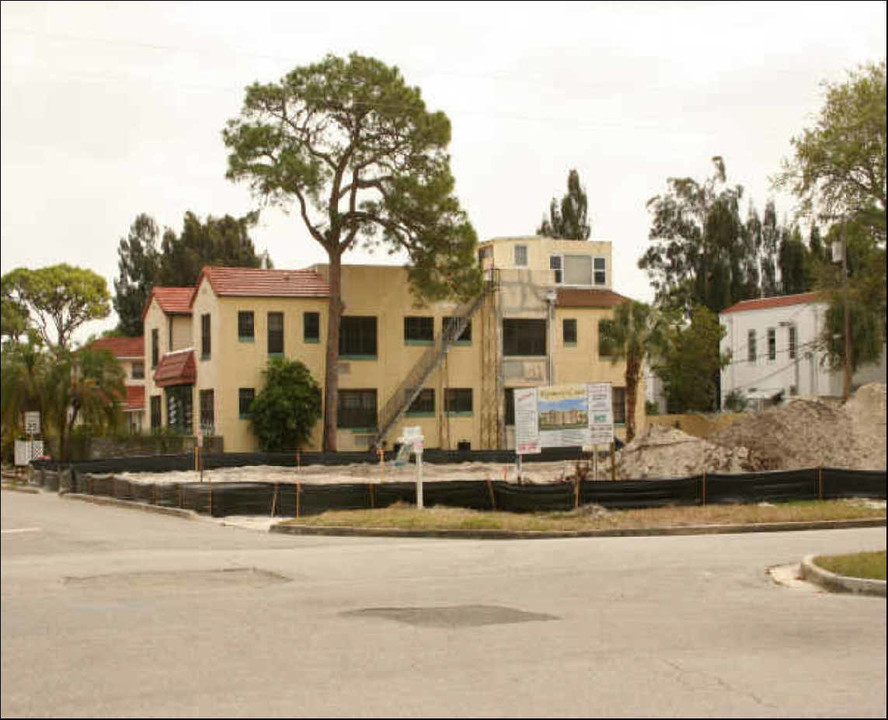 White Dove Apartments in Venice, FL - Building Photo