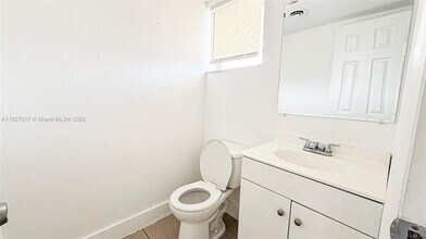 1450 NE 191st St in Miami, FL - Building Photo - Building Photo