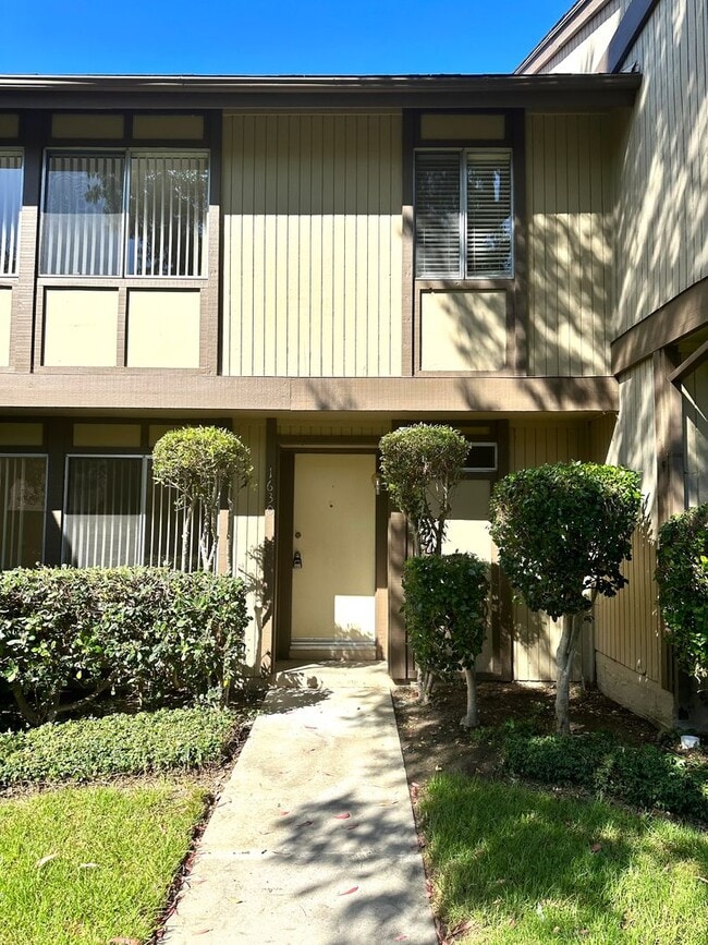 property at 1630 Parrot Ct