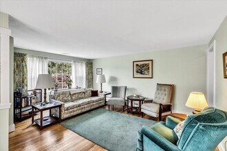 40 English St in Falmouth, MA - Building Photo - Building Photo