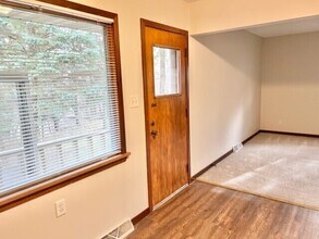 1933 Fairview Dr in West Bend, WI - Building Photo - Building Photo