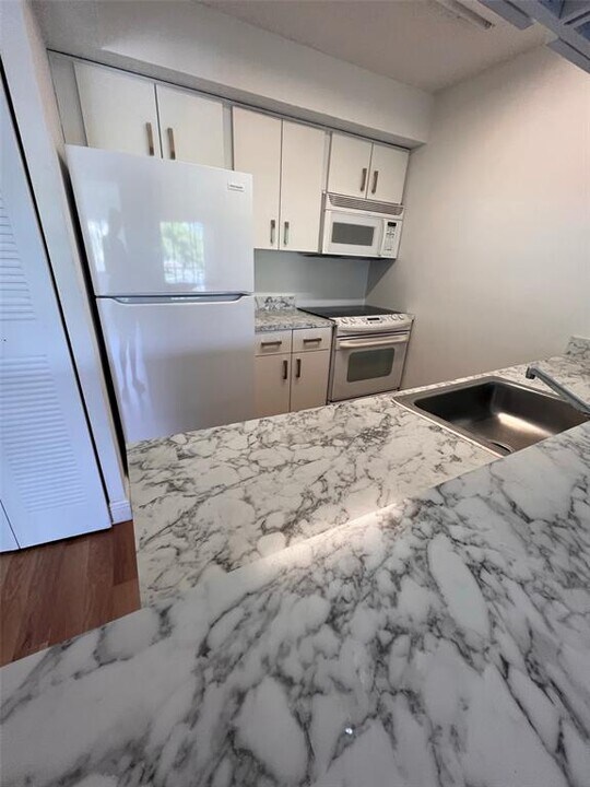 5612 Rock Island Rd, Unit 155 in Tamarac, FL - Building Photo