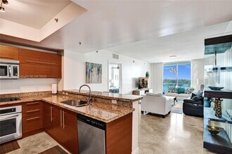 2681 N Flamingo Rd in Plantation, FL - Building Photo - Building Photo