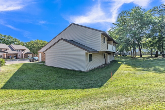 Englewood in Eau Claire, WI - Building Photo - Building Photo