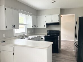 15120 W Kingsway Dr in New Berlin, WI - Building Photo - Building Photo