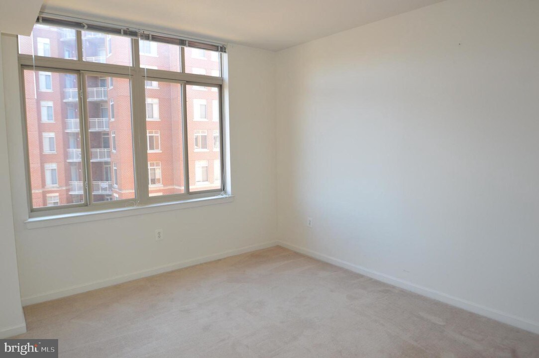 4490 Market Commons Dr-Unit -412 in Fairfax, VA - Building Photo