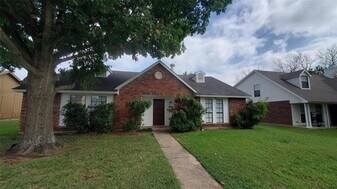 1125 Greenbriar Ln in Lancaster, TX - Building Photo