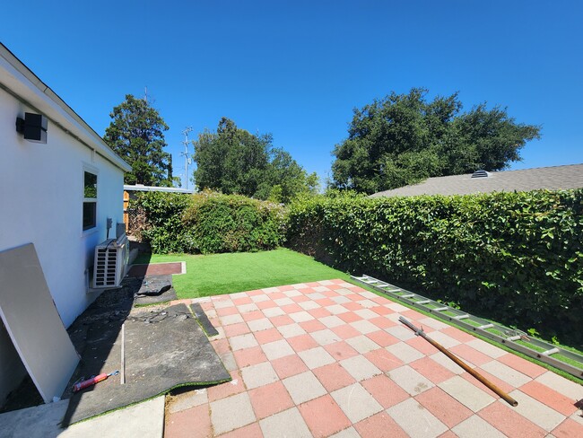 property at 10435 Las Lunitas Ave