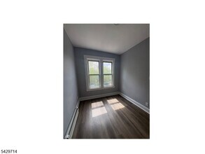 93 Highland St in Paterson, NJ - Foto de edificio - Building Photo