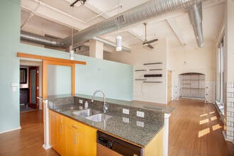 1136 Washington Ave, Unit 609 in St. Louis, MO - Building Photo - Building Photo