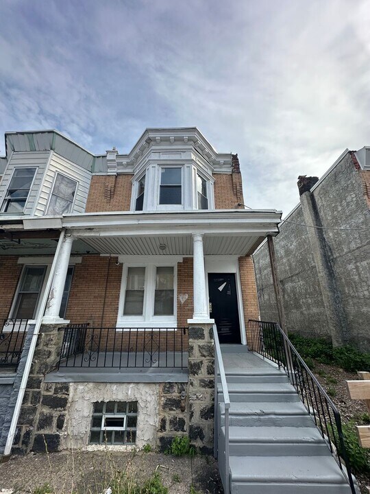 5706 Delancey St in Philadelphia, PA - Building Photo